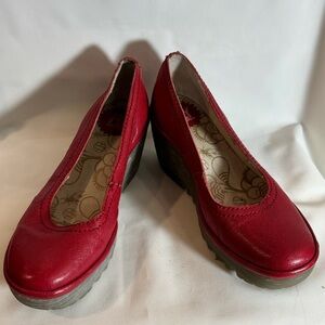 FLY LONDON Sz 37 Slip On Verona Wedges Pump Leather in Red